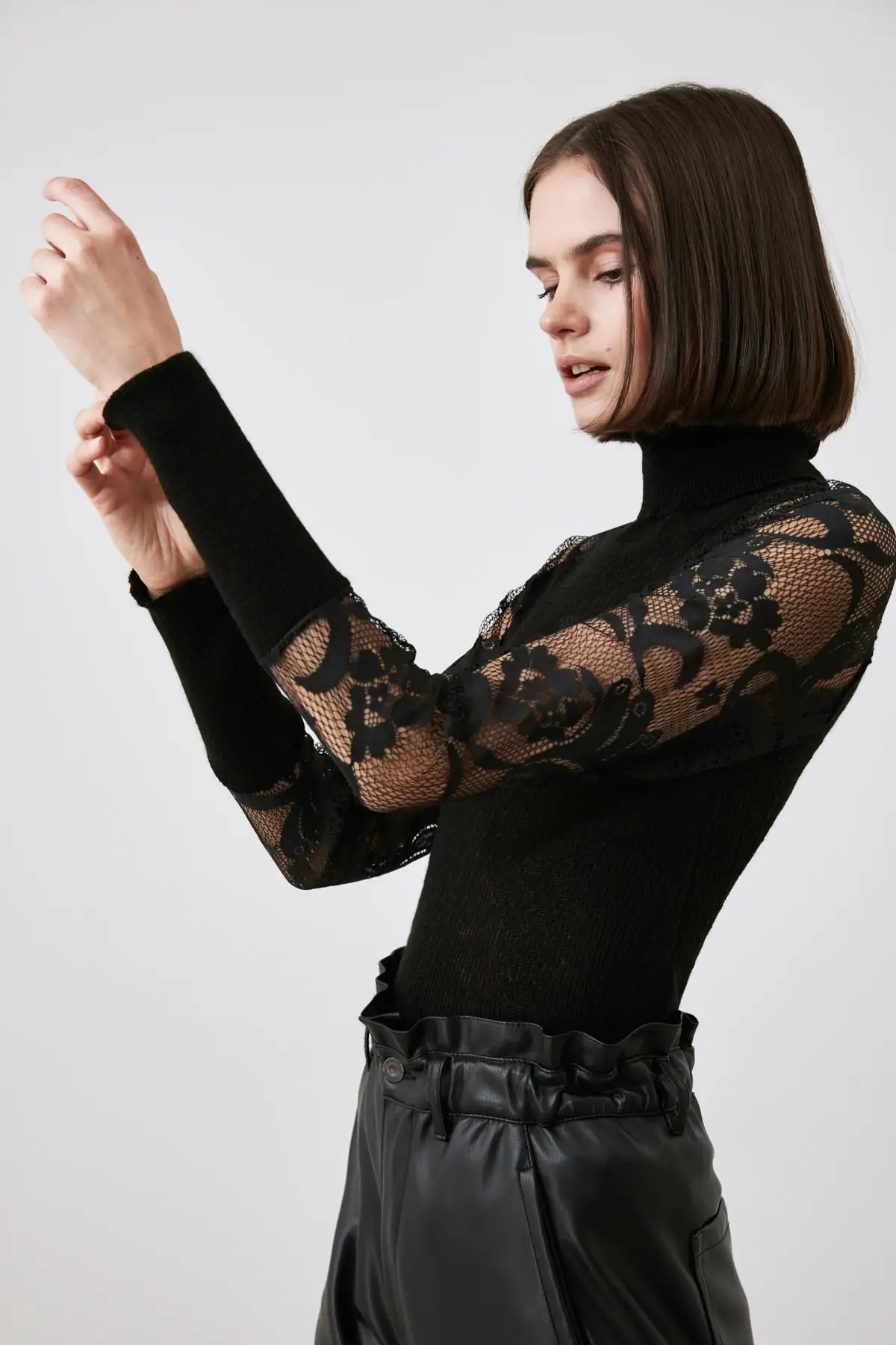 

Trendyol Tulle Detailed Knitwear Sweater TWOAW21KZ2720