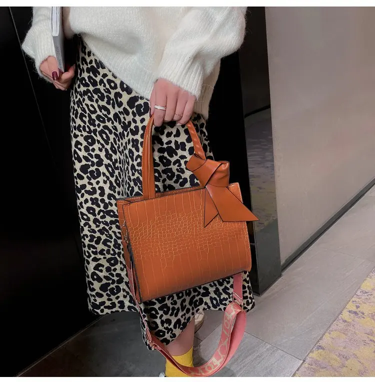 

Сумка-мессенджер женская из экокожи, дизайнерский саквояж на одно плечо для путешествий, модный трендовый чемоданчик кросс-боди