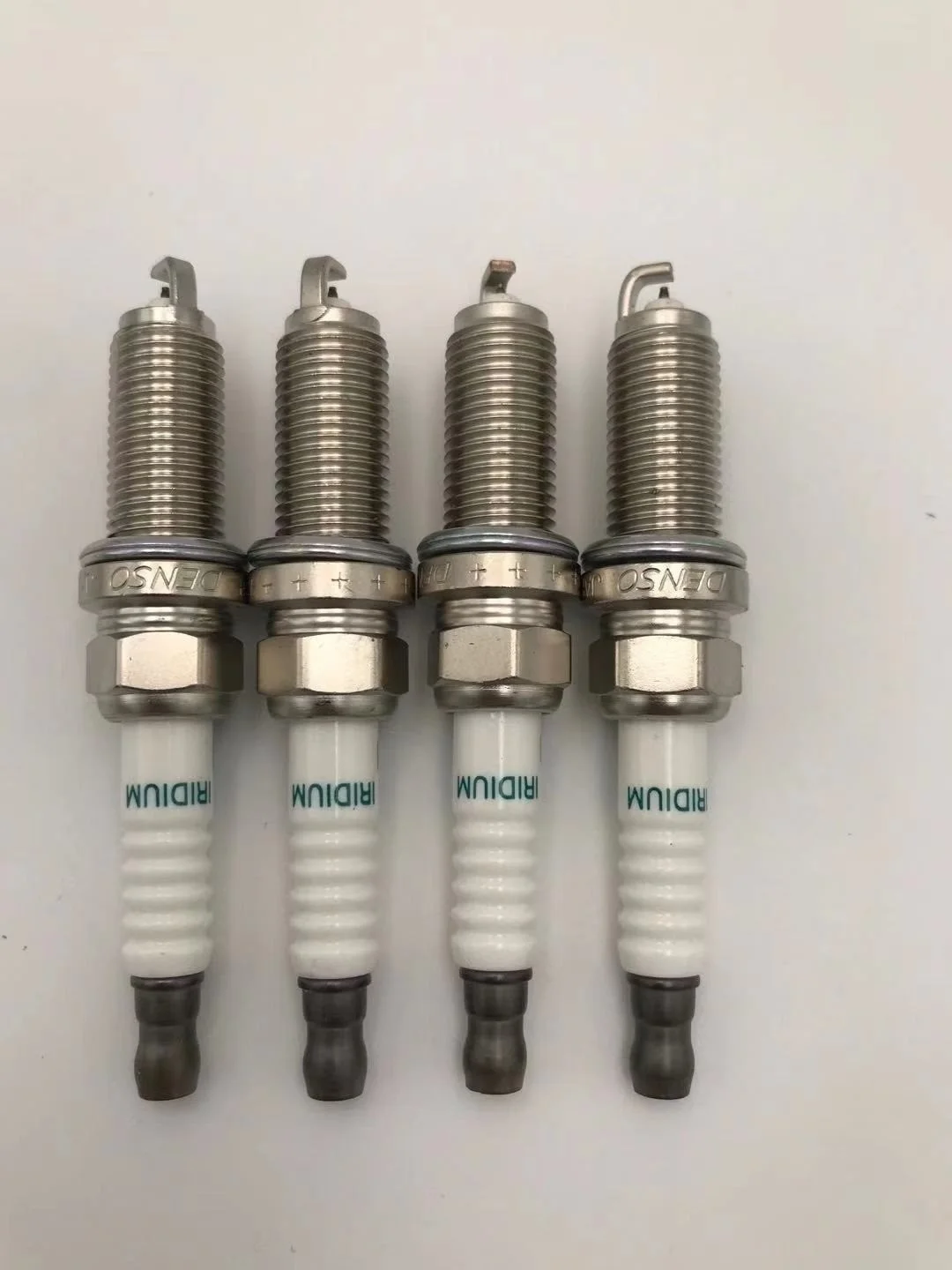 

4 Pcs SC20HR11 Iridium Spark plugs for Toyota corolla for Carola Vios 1.6 Saloon Lexus 90919-01253