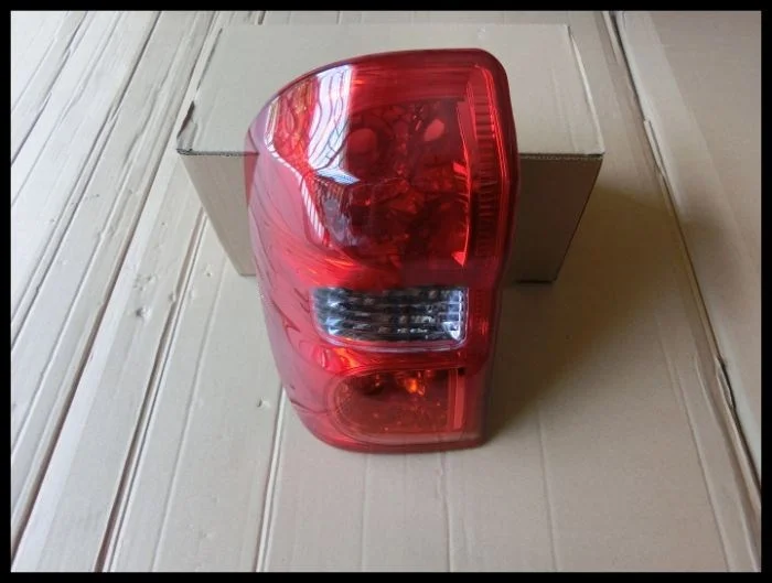 

Задний фсветильник eOsuns в сборе для Toyota RAV4 2003-2004