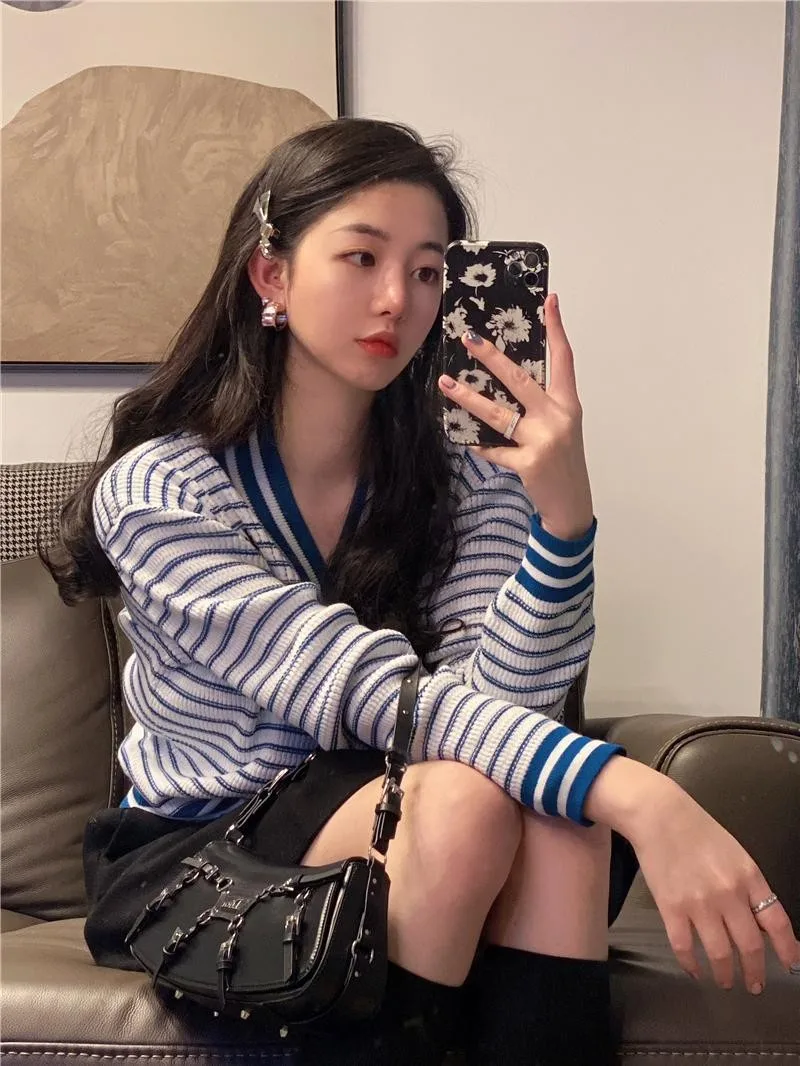 

Casual V Neck Long Sleeve Stripe Cardigans For Women Autumn Winter Chic Loose Sweater Outwear Ladies Knitted Jackets Top