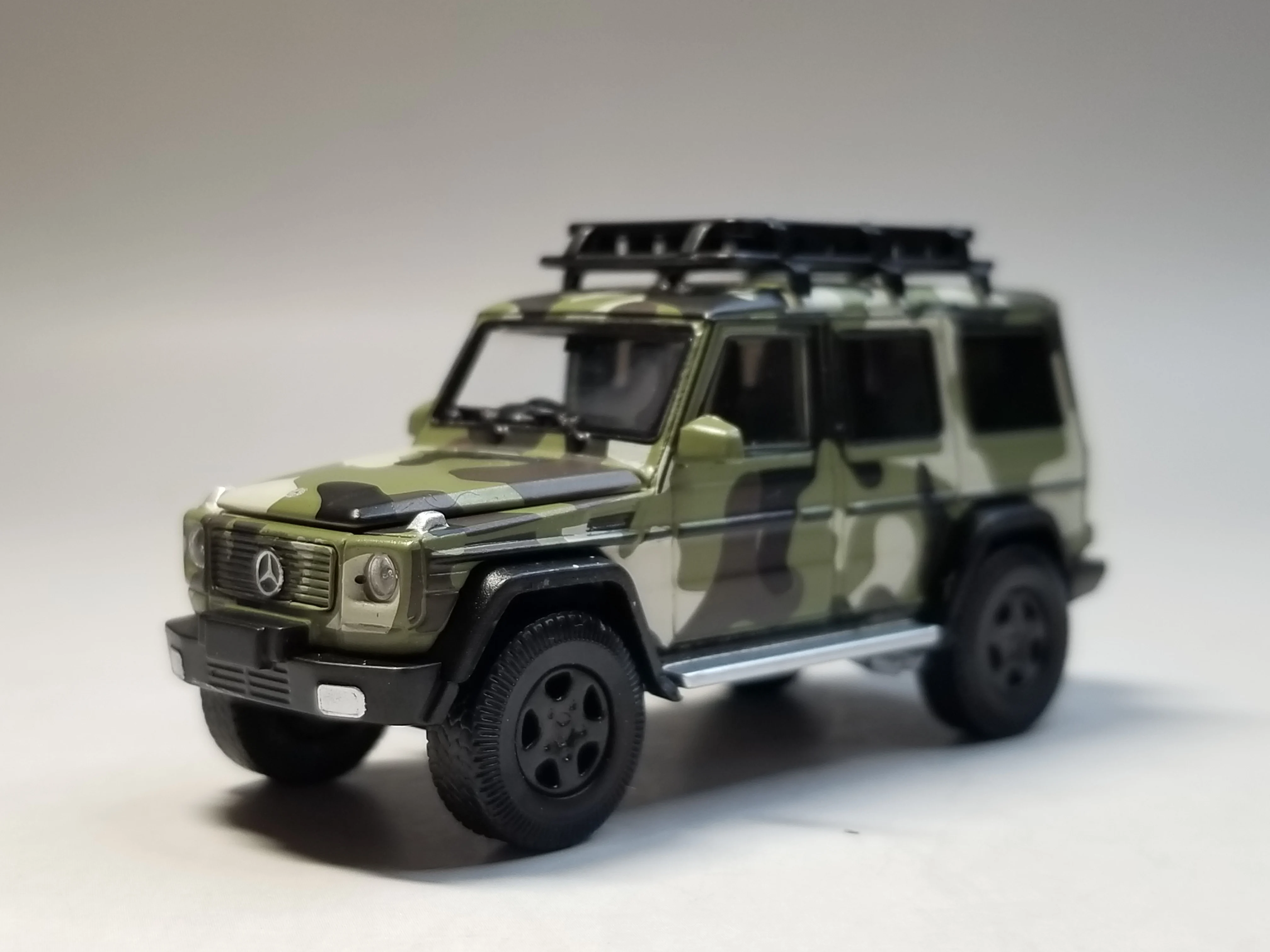

Масштаб 1/64 г-класс военный камуфляж литой модели автомобиля лимитированная коллекция