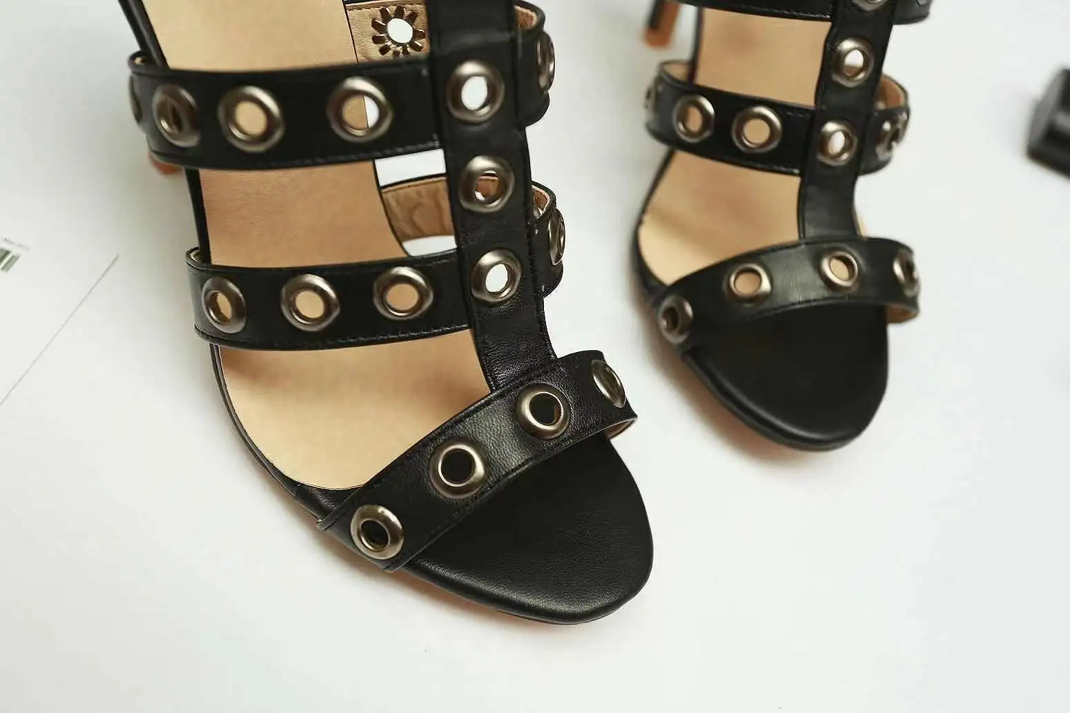 

Open-Toe Sandals Ladies Metal Straps Sexy Chunky High-Heeled Sandals Roman Shoes Summer Ladies Slippers Beach Shoes Size 34-43