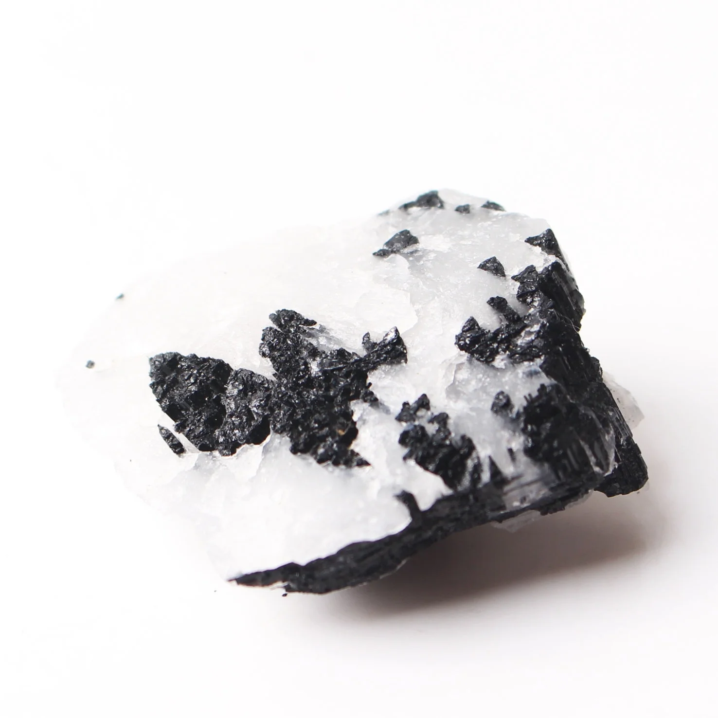 1 шт. натуральный кристалл белый кварц с черным Турмалин необработанный камень
