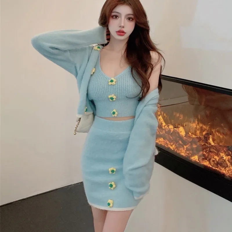 Женский трикотажный комплект из трех предметов кофта кардиган и облегающая