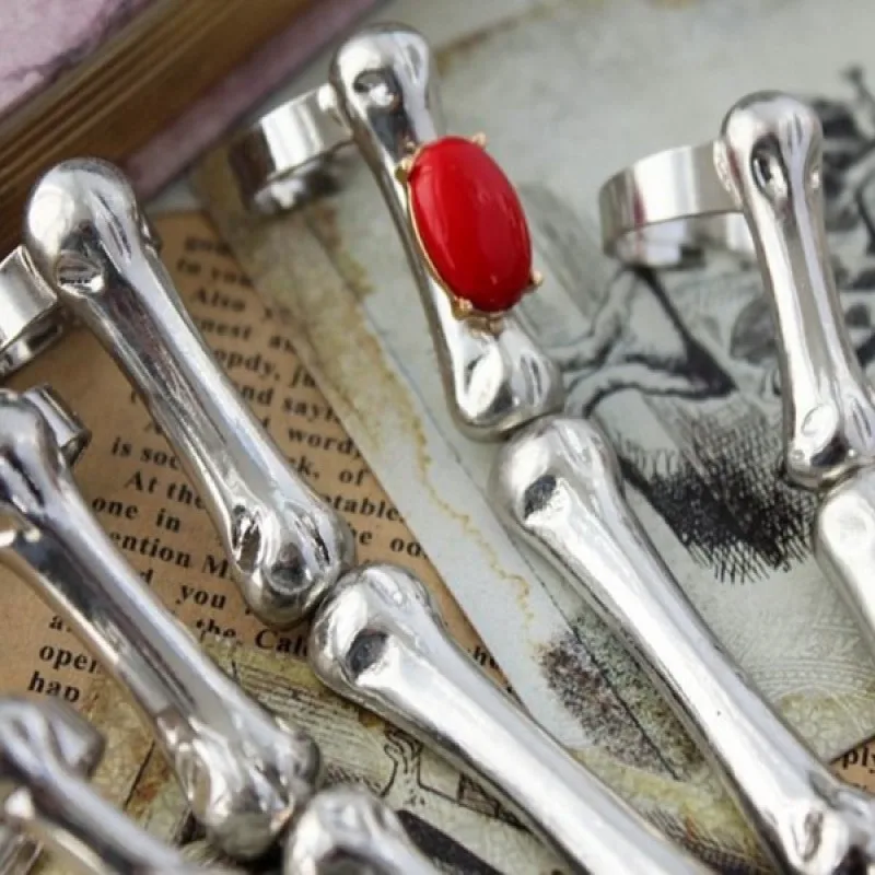 

Fashion Skull Punk Finger Bracelet Woman Man Red Stone Skeleton Bone Bracelet Metal Bracelet Christmas Gift