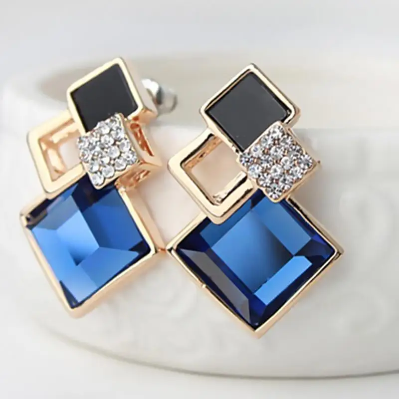 

Female Korean version of diamond crystal shiny earrings wholesale temperament earrings wild fashion trend earrings P0Z7