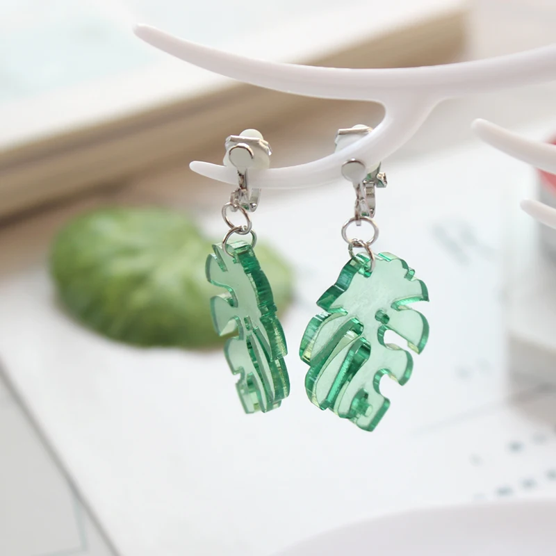 Женские серьги с зелеными листьями эффектные подвески в минималистичном стиле