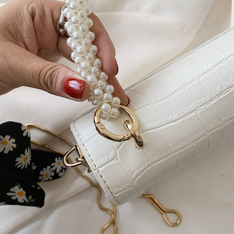 

Women's Bag 2021 Spring/Summer New Trend Pearl Handbag Golden Snake Bone Chain Messenger Bag for Female Simple Beading Flaps