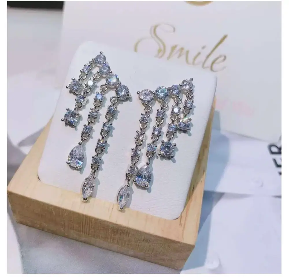 Женские серьги-гвоздики с кисточками фианитом | Украшения и аксессуары