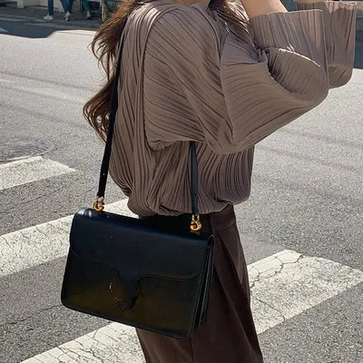 

2021 Autumn Korean Fashion Loose Thin Tops Pleated Design Sense Pullover Shirt O-neck Long Sleeve Chic Solid Clothes for Women