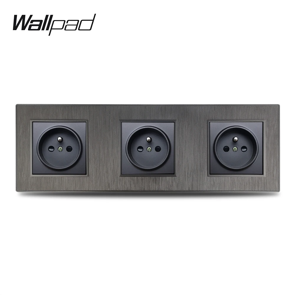Настенная розетка Wallpad S6 тройная из поликарбоната черного серебристого и