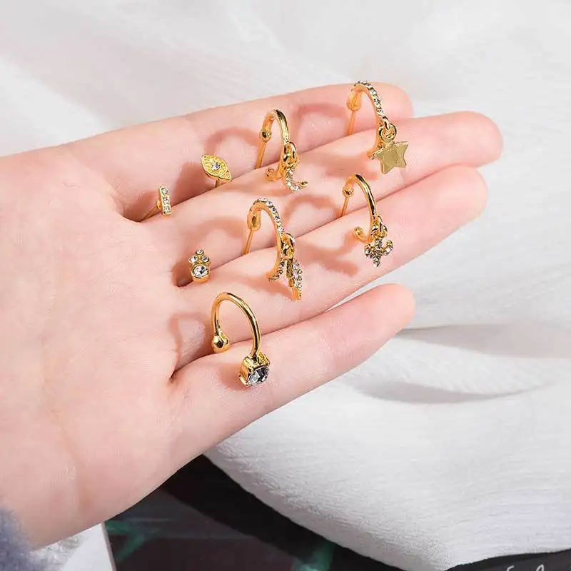 Высокая конец в смешанном стиле с украшением виде кристаллов изображением Луны и