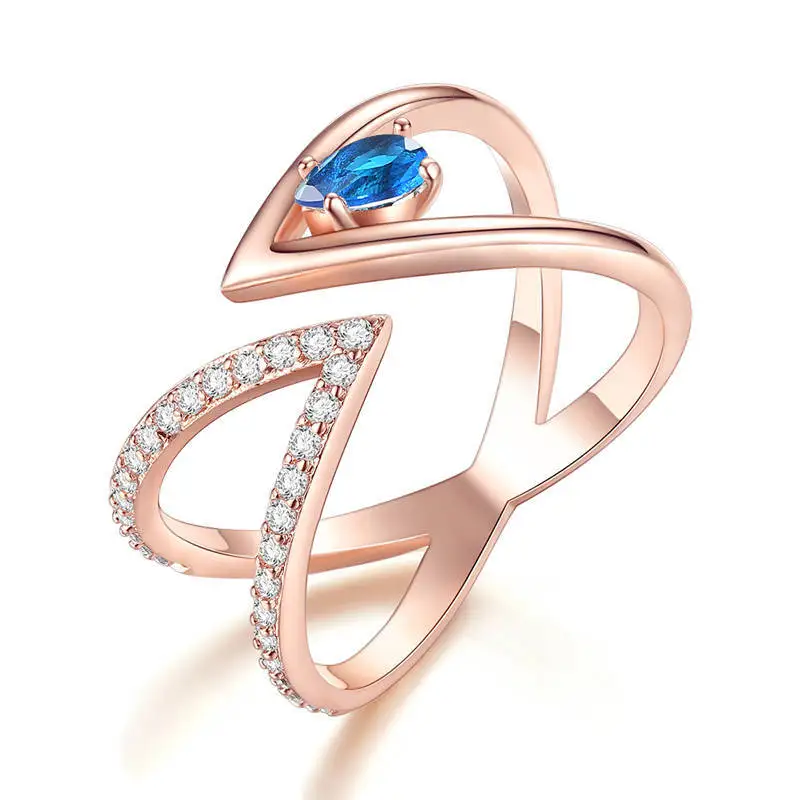 Женское Открытое кольцо с крестиком инкрустированное желтым камнем блестящее