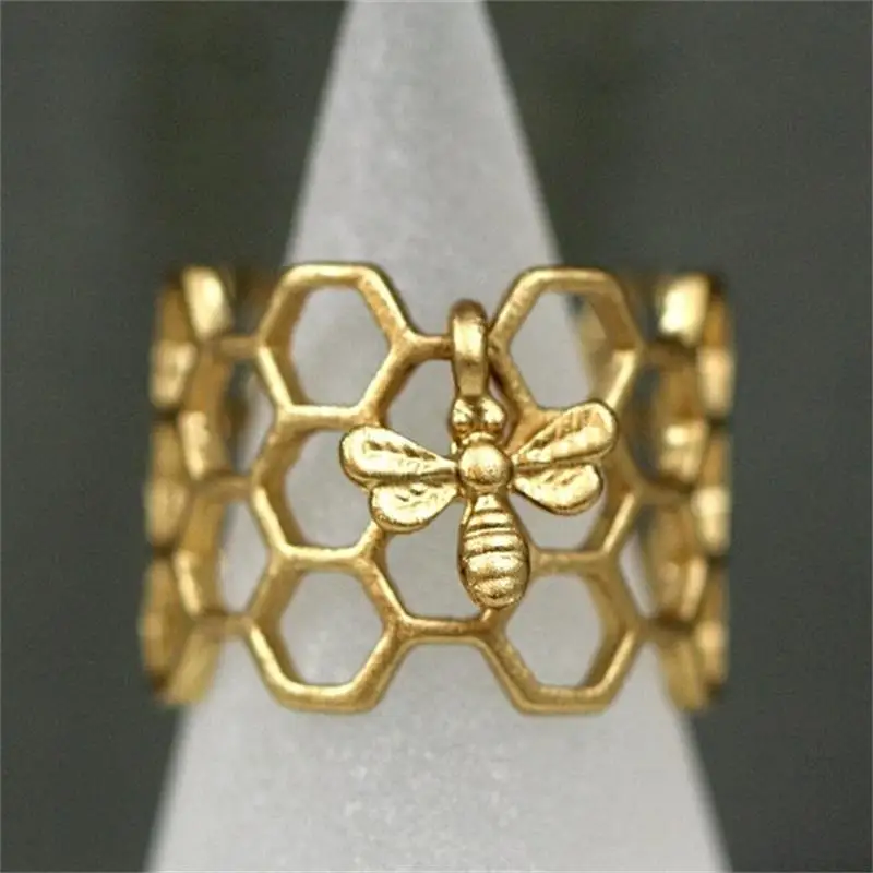 Женское кольцо с перфорацией в виде сот | Украшения и аксессуары