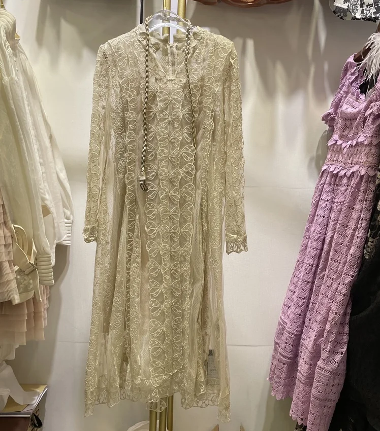 

2021 Spring New Elegance Retro Court Style Long Dress Women Gold Silk Crocheted Mesh Long Sleeve Maxi Dress with Suspenders Base