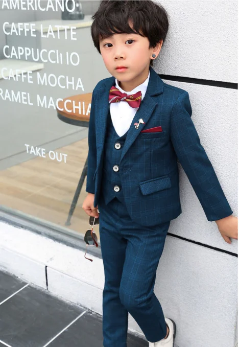 Детский костюм для мальчика из трех предметов: жилет + пиджак брюки платье на