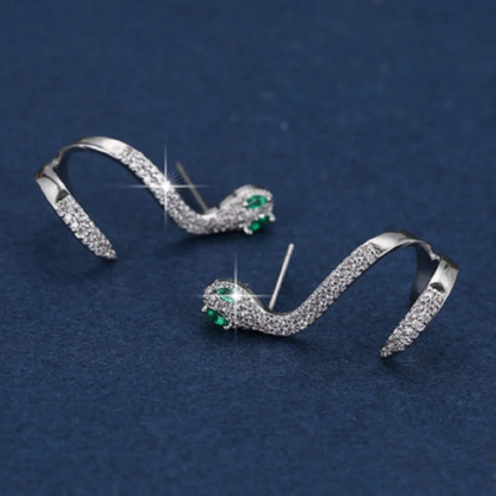 

New small snake-shaped one-piece ear bone clip net red temperament ladies earrings fashion jewelry