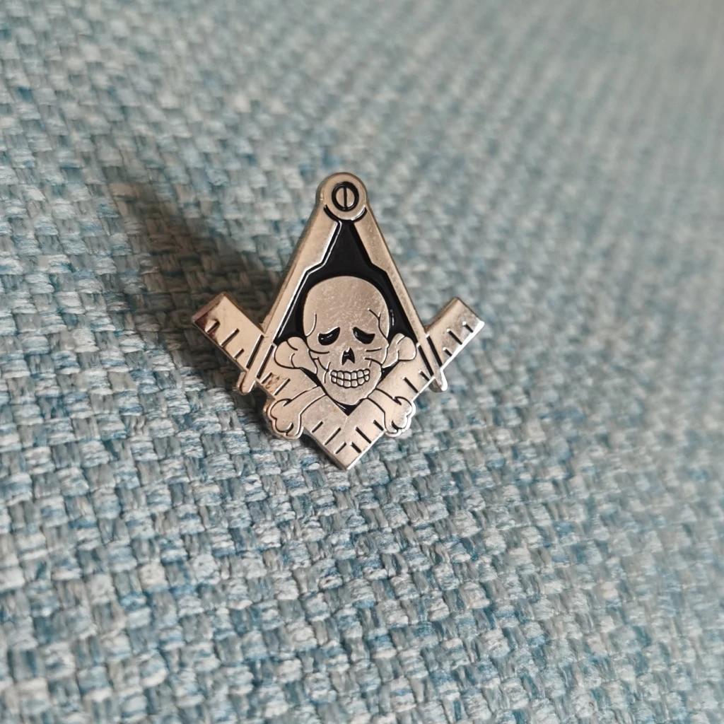Масонский череп и скрещенные кости угольник циркуль нагрудный штырь|skull and