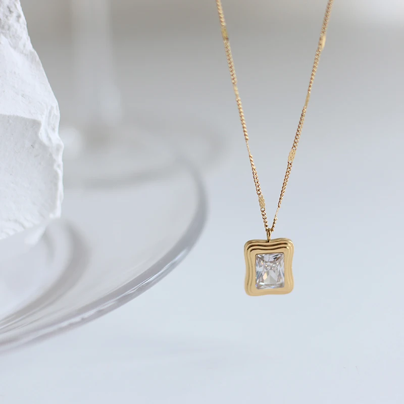 

Simple Geometric Square Zircon Real Gold Plated Stainless Steel NO Fading Lady Necklace with Crystal Pendant 2021 Trendy Gift