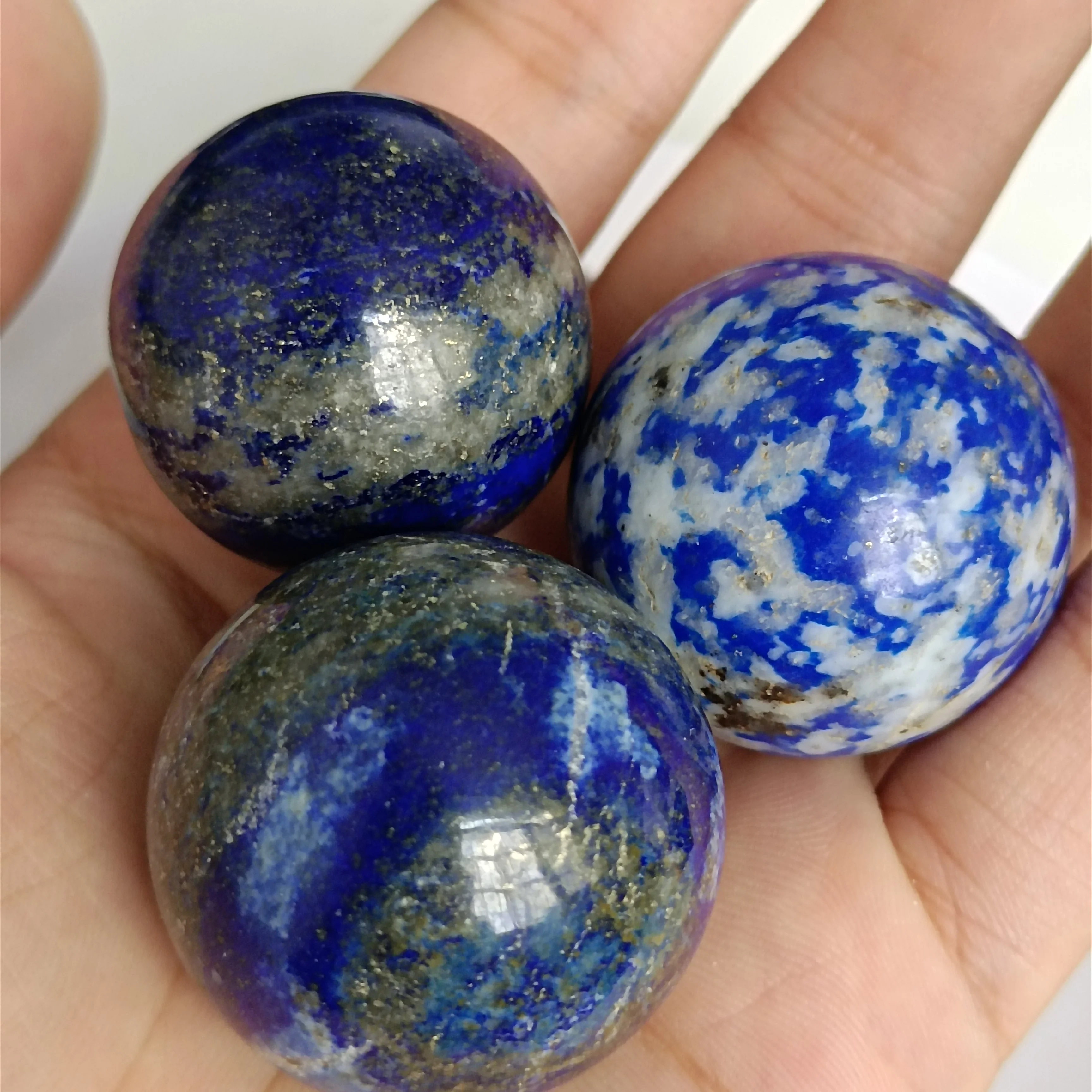 

1pc Natural crystals Lapis lazuli quartz sphere meditation reiki healing ball lasurite stones Mineral ball Home decoration gifts