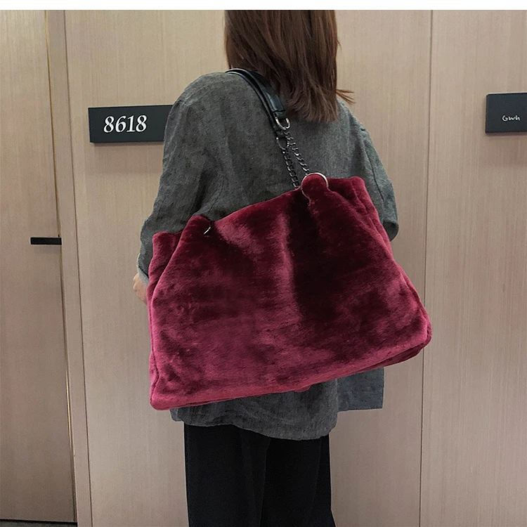 Original Brand Autumn And Winter Plush Shoulder Bag& Large Capacity Chain Tote Bag Width 49cm High 31cm Thickness 13cm