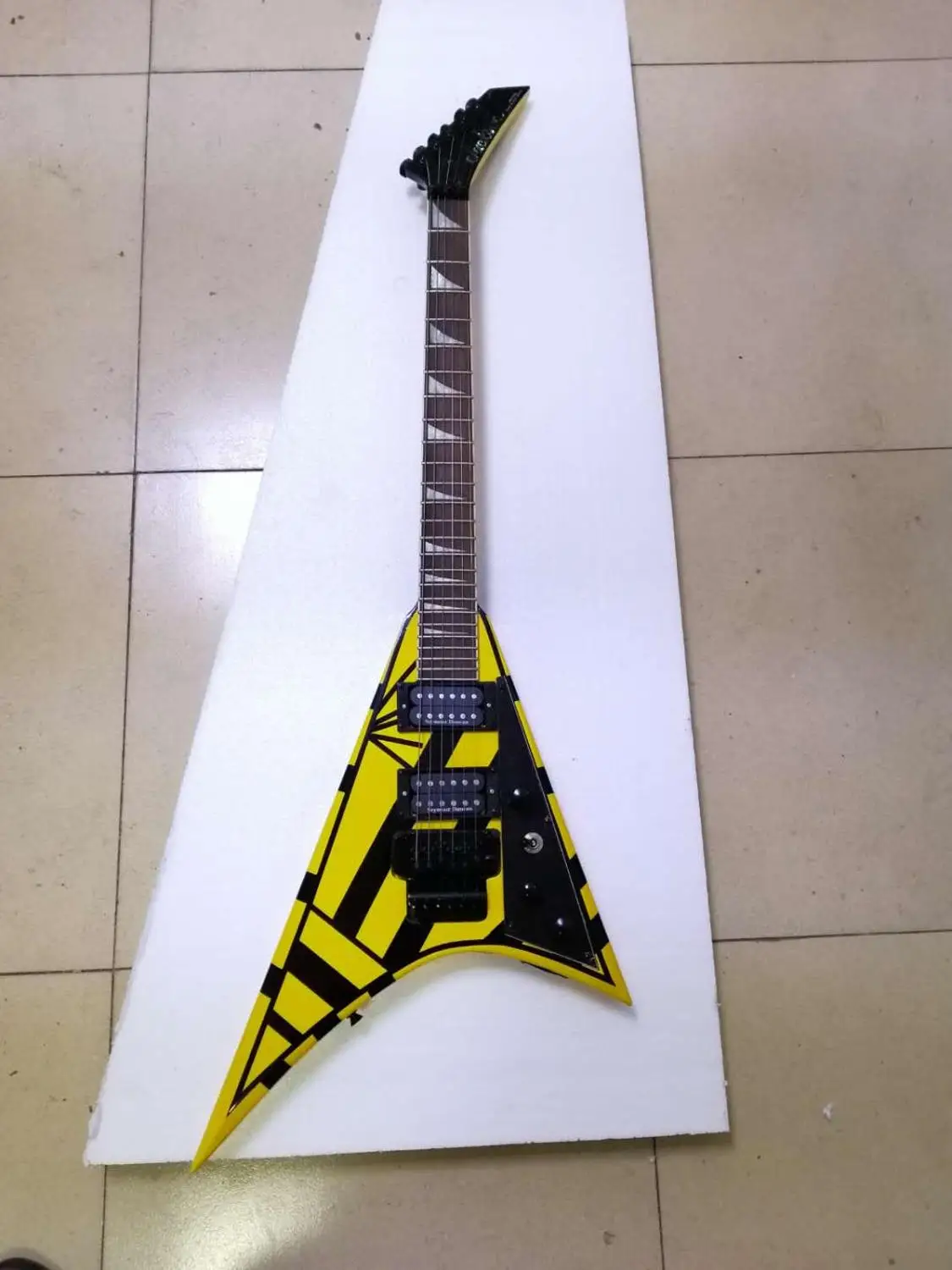 Бесплатная доставка электрогитара серий 6 желтое корпус черная фурнитура можно