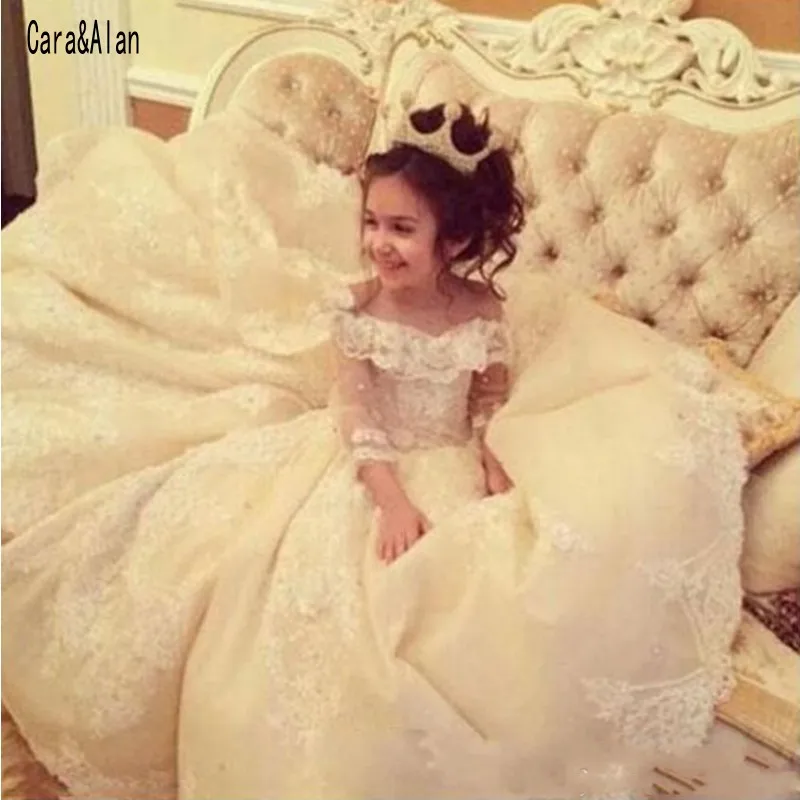 

Vintage Lace Flower Girl Dresses Elegant Off Shoulder Wide V Neck Ball Gown Little Girl Pageant Dresses Gowns