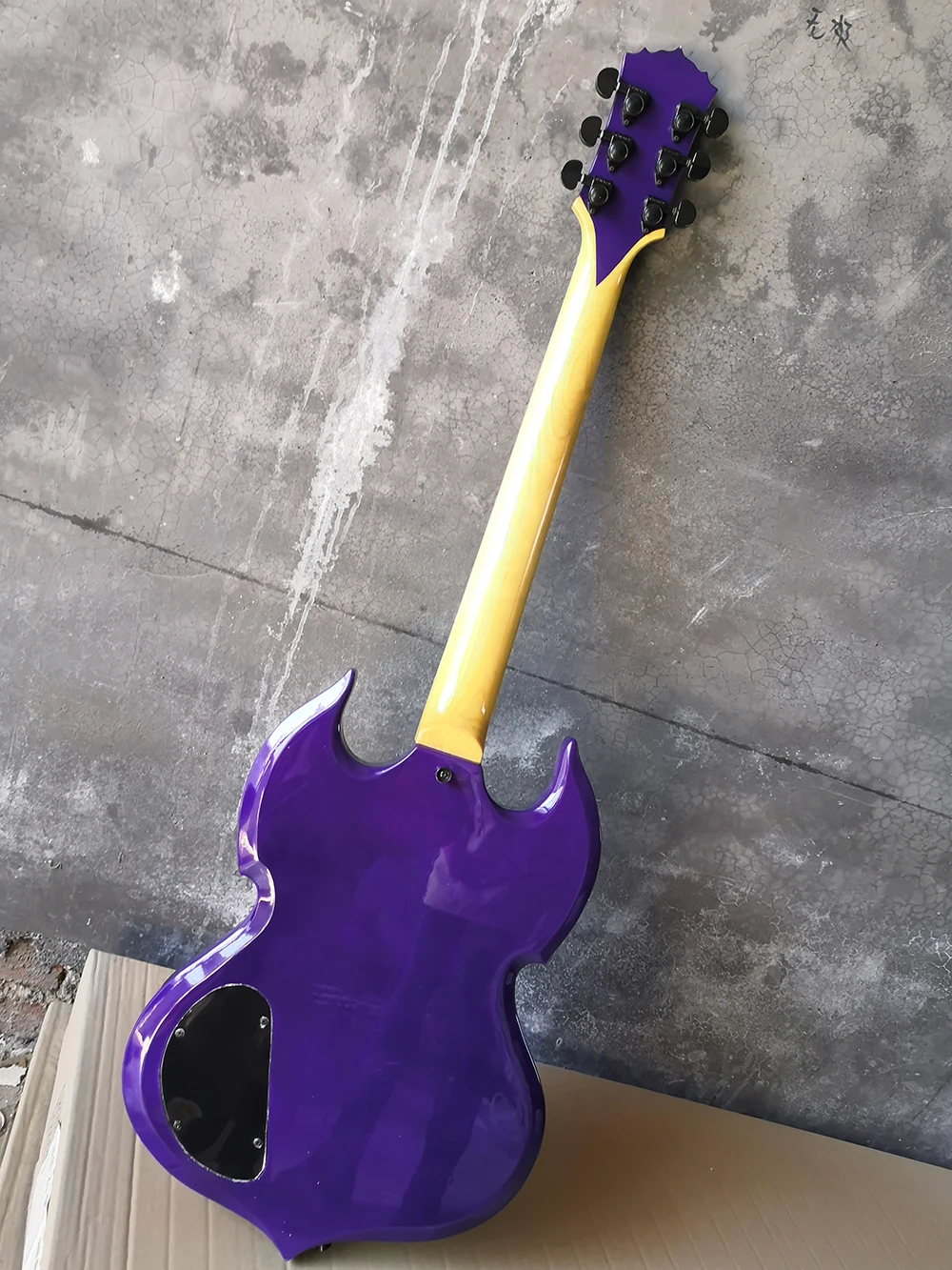 Бесплатная доставка 6 струн фиолетовая необычная электрическая гитара с