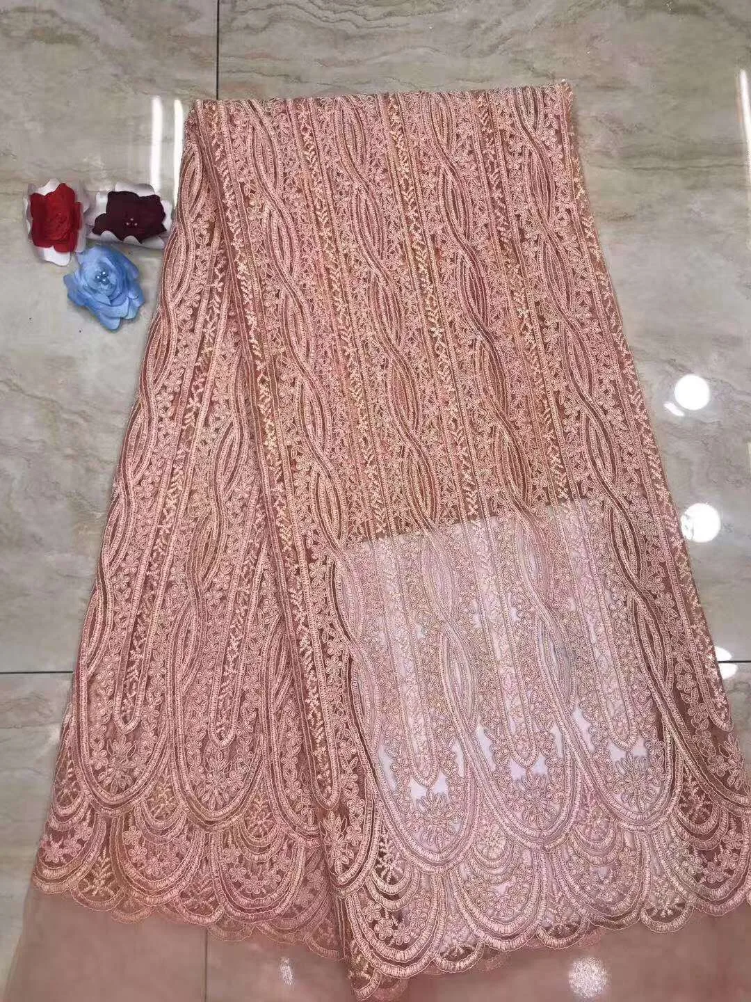 

2019 последние нигерийские кружева ткани высокого качества Африканские кружева ткань для свадебного платья французский Тюль Кружева с бисер...