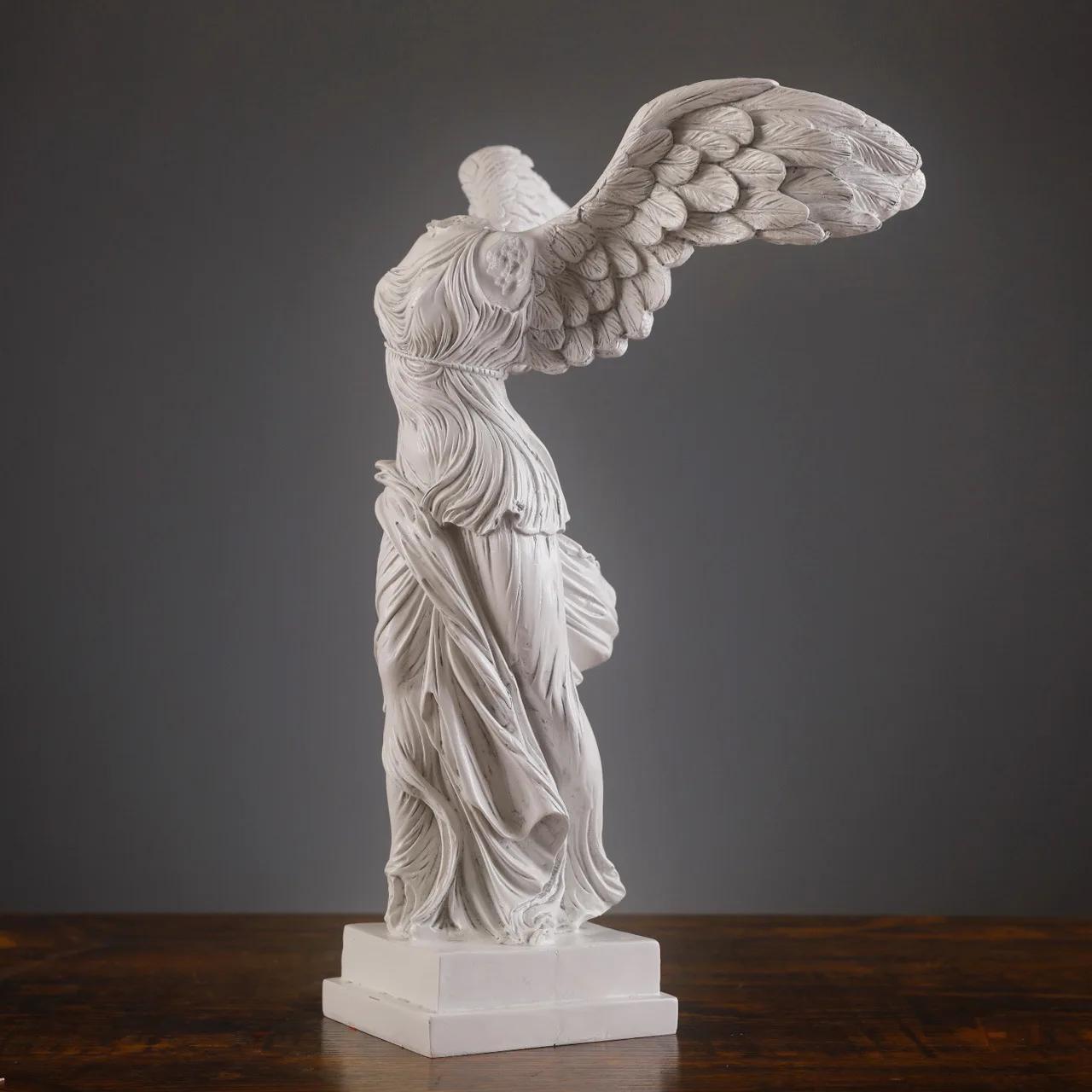 Статуэтки для интерьера. Статуи для дома. Бюст в интерьере. Современные декоративные фигуры для интерьера. Декоративные фигуры для интерьера.