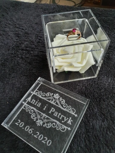 Индивидуальная прозрачная акриловая коробка для колец Персонализированная