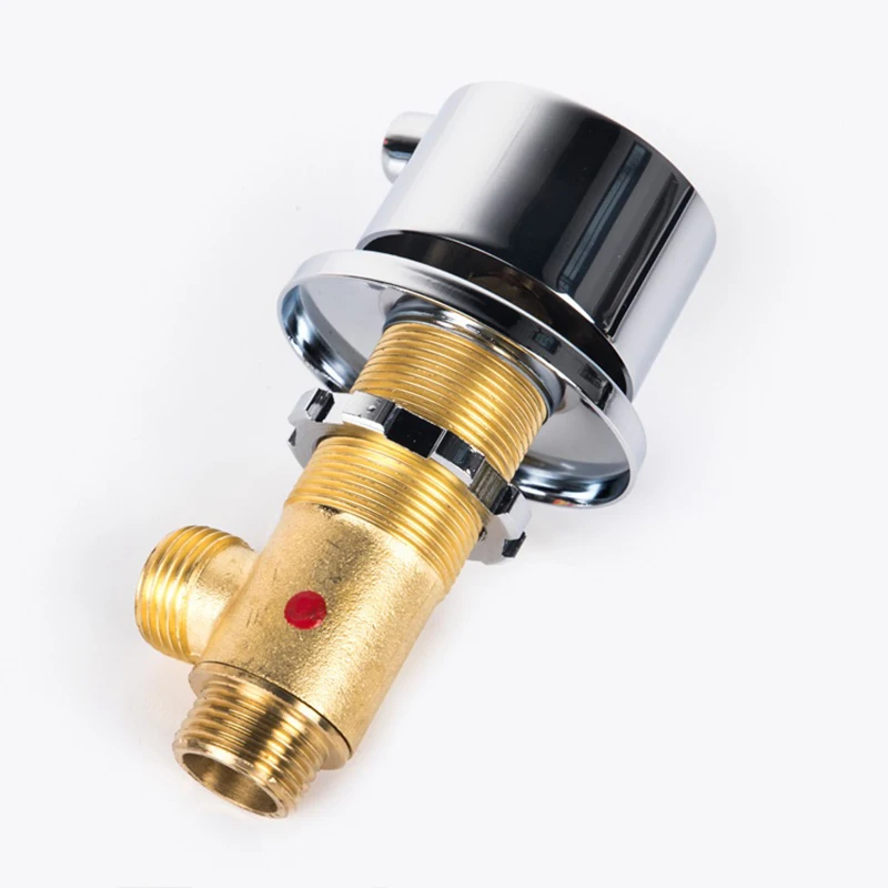 Смеситель для ванной из твердой латуни с хромированной отделкой контрольный