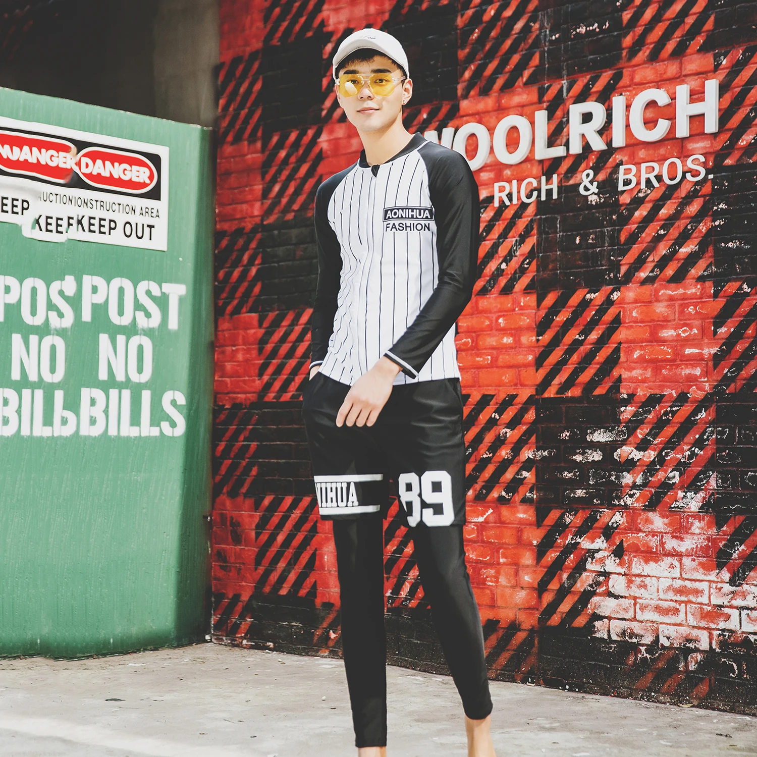 2019 New Korean Men's Two Pieces Swimwear Long-sleeved Trousers Shorts Surf Three-pieces Cool Quick-Dry Beach Suit Set |