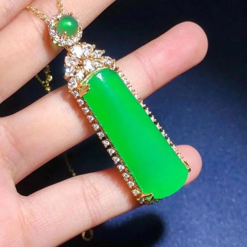 

Ожерелье из серебра 925 пробы с натуральным зеленым халцедоном
