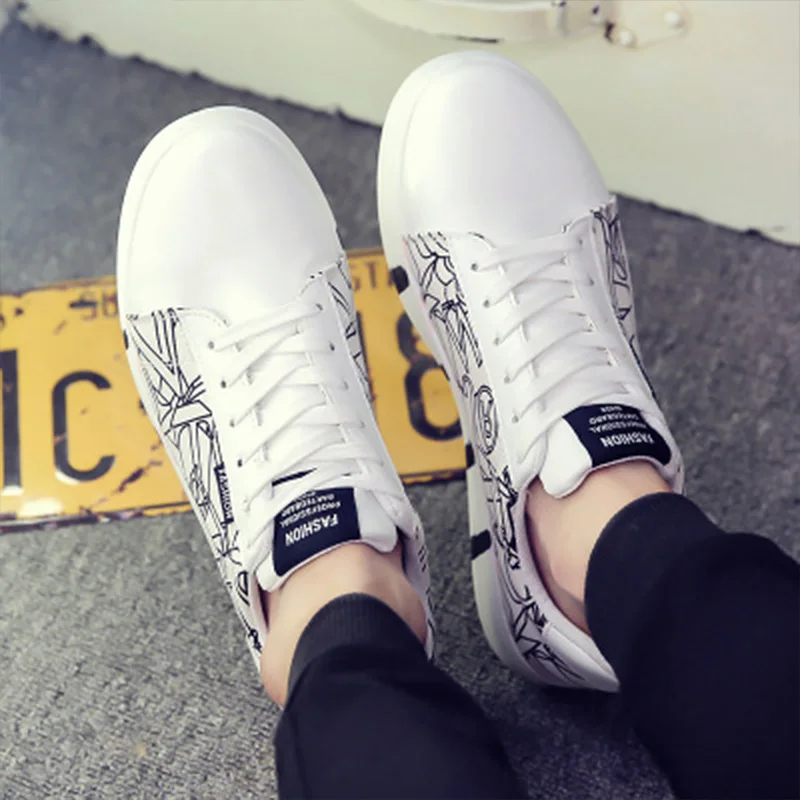 2019 Skateboarding Shoes Men Sneakers Soft Breathable Lace Up Sport Shoes For Men canvas flats male Zapatillas Hombre size 39-44