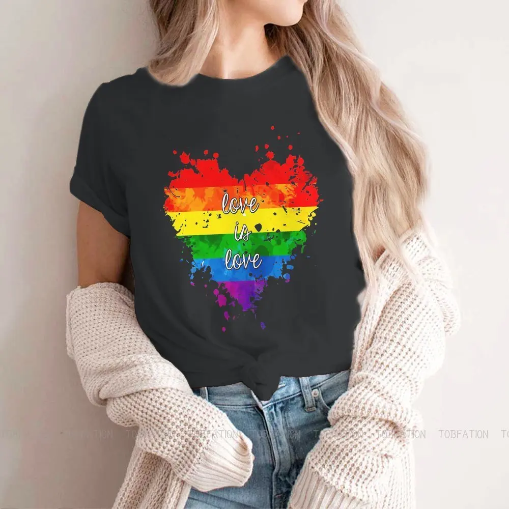 

Футболка женская с надписью «Love Is Love Heart»