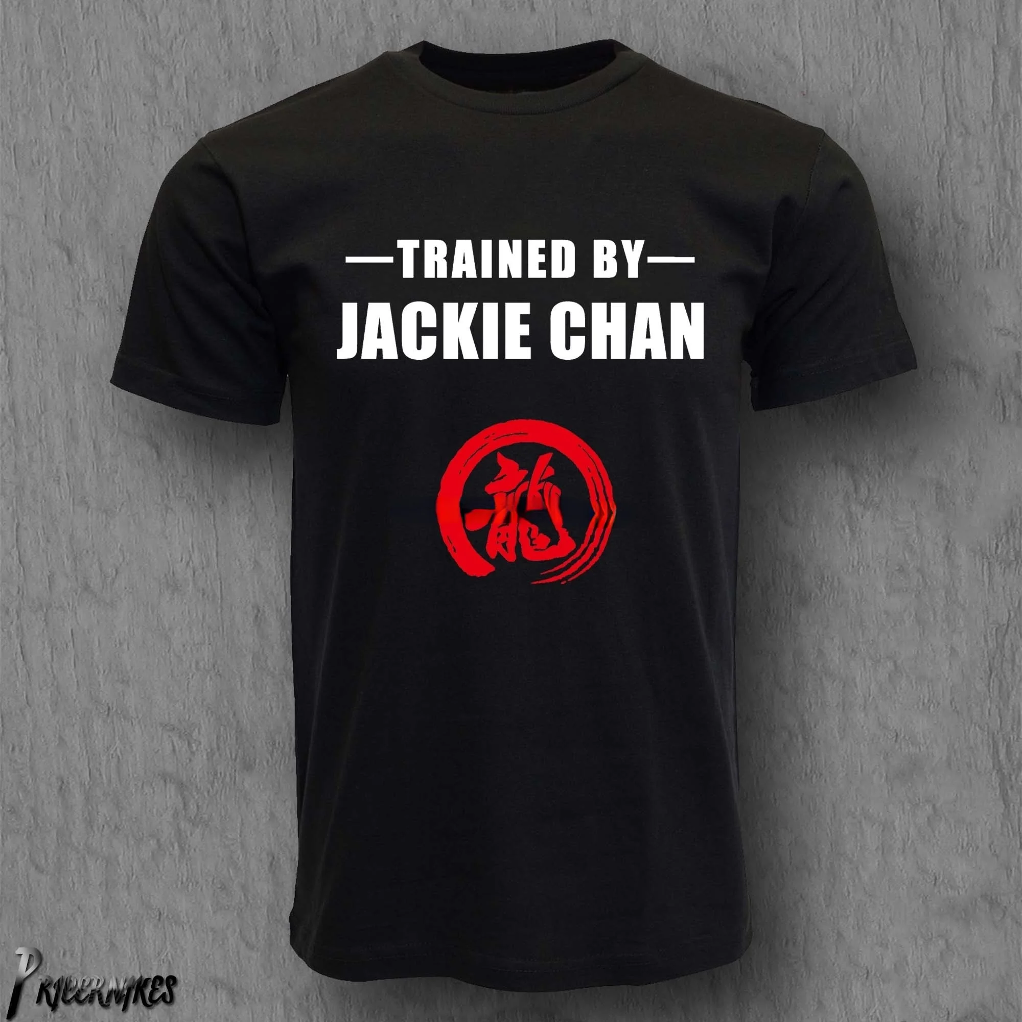 ได้รับการฝึกฝนโดย Jackie Chan ผู้ชายสีดำเสื้อยืดลำลองเสื้อบุรุษเสื้อผ้า Tops