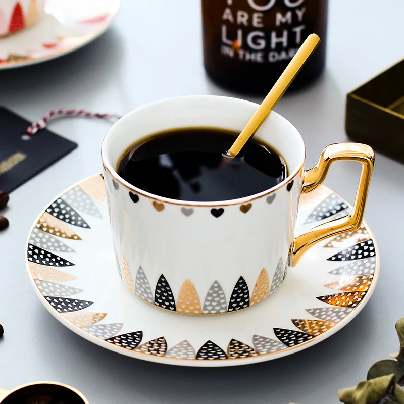 

Nordic Luxury Cup Creative Ceramic High Quality Handmade Saucer Spoon Cup porcelain traditional Tazas Kitchen Drinkware DB60BD