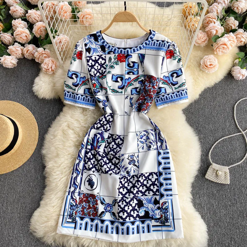

European women's dress 2021 new niche design sense plaid print temperament round neck slim short dress women