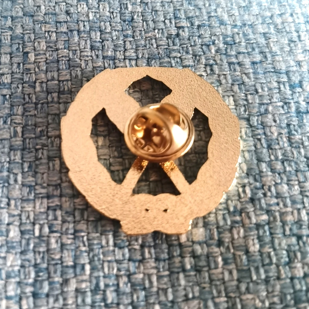 Шпилька для отворота в форме масонских ручек