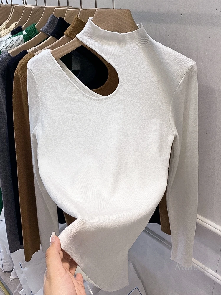 Женская трикотажная рубашка с открытыми плечами воротником-хомутом | одежда