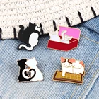 Милые эмалированные Два кота животные Коробка для булавок сердце цитра котенок обнимать лучшие броши для друзей одежда Нагрудный значок модные детские ювелирные изделия