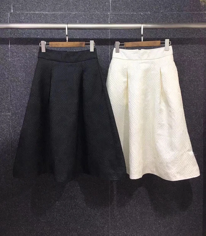 

Женская юбка средней длины, однотонная трапециевидная Юбка со складками и декоративным узором, модель 2021, 901