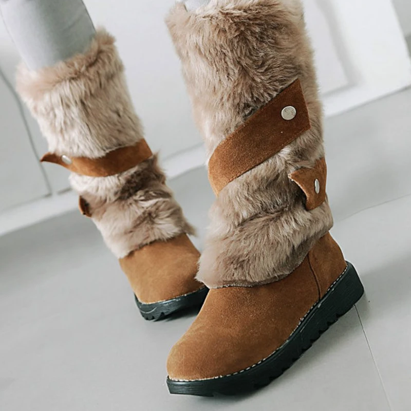 Женские сапоги до колена зимние теплые на танкетке с кисточками высоком каблуке