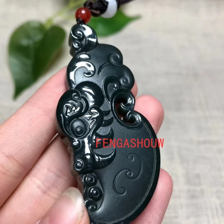 Двусторонняя подвеска в виде дракона из натурального нефрита голубого цвета с