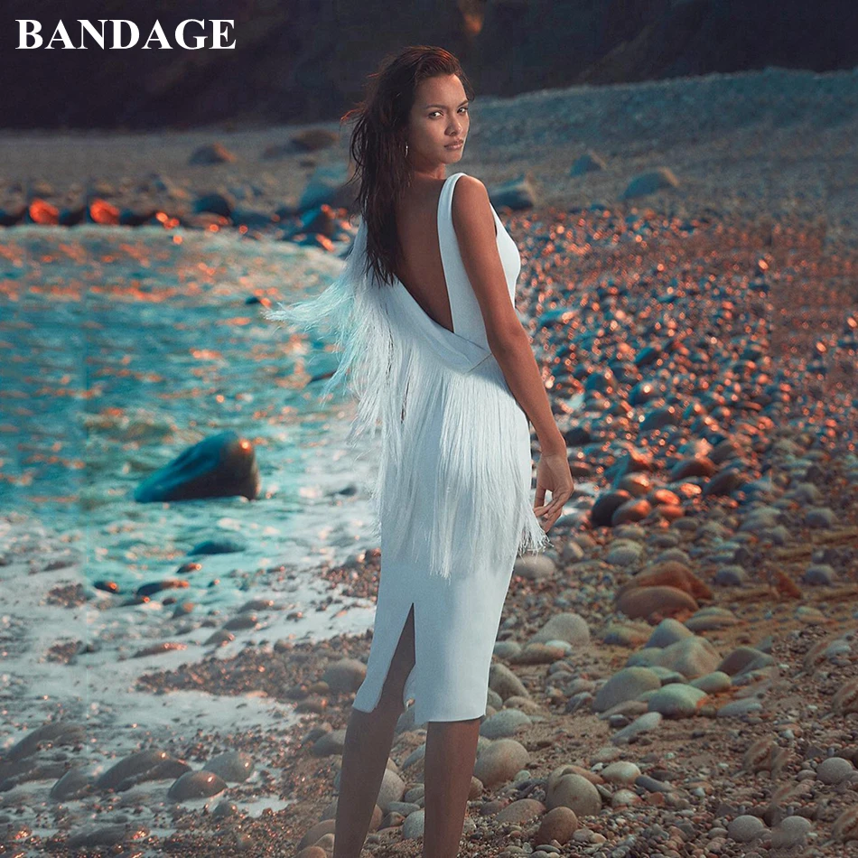 Женское Бандажное платье без рукавов белое с бахромой и открытой спиной вечерние