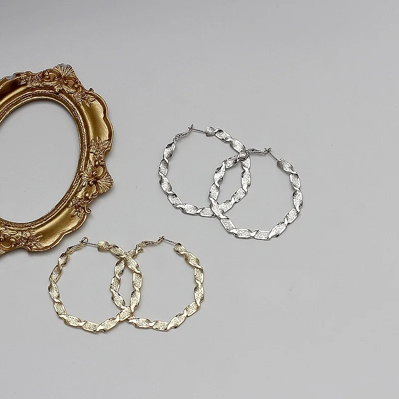 

Корейские модные женские украшения 2021 новые витые полые серьги индивидуальный дизайн женские серьги Рождественский подарок