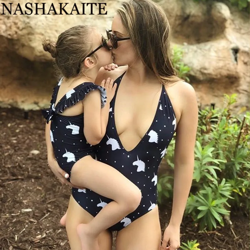NASHAKAITE/одинаковый купальник для мамы и дочки; Летний милый цельный пляжный костюм с героями мультфильмов; mae e filha; семейная одежда для мамы и дочки