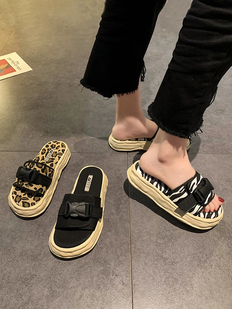 

Beach Shoes Slippers Soft Med Slipers Women Slides Fashion Platform Sabot Comfort Summer 2021 Flat Luxury Rubber PU Fabric